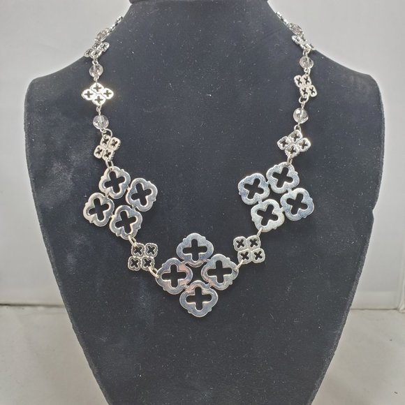 Bijou Clover Link Silver Necklace - Picture 2 of 9